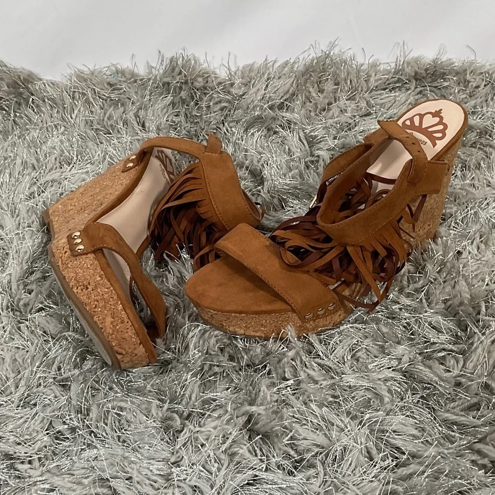GUC Fergalicious by Fergie wedge heel platform shoes womens